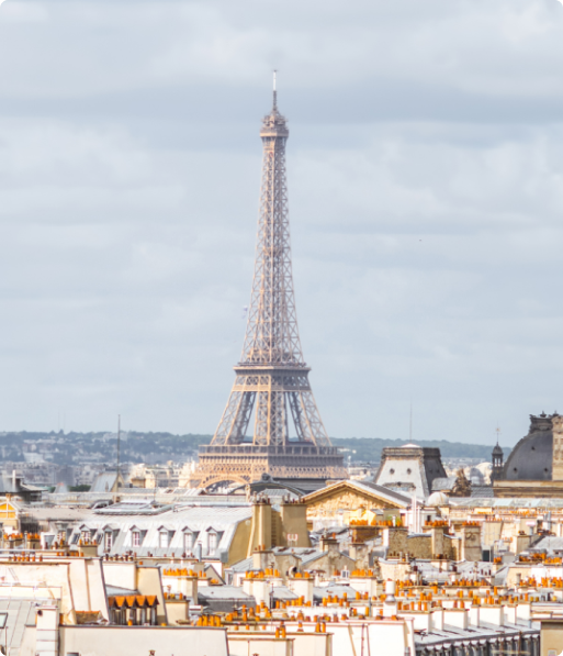 les toits de Paris, avec la tour Eiffel en arrière-plan